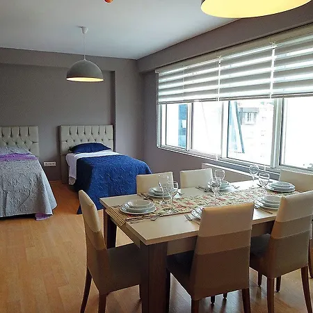 Academia Aparthotel 3*