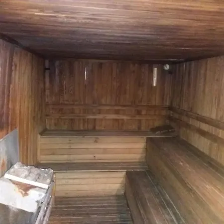 アパートホテル Academia 3*