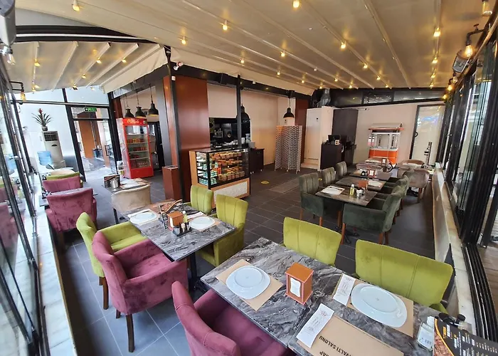 Aparthotel Academia 3*