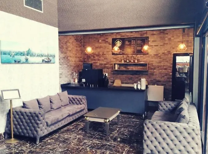 Academia Aparthotel 3*